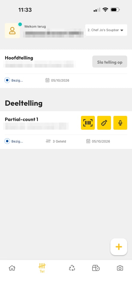 Telscherm met de deeltelling Partial-count 1 en de drie gele knoppen: barcode, fles en microfoon
