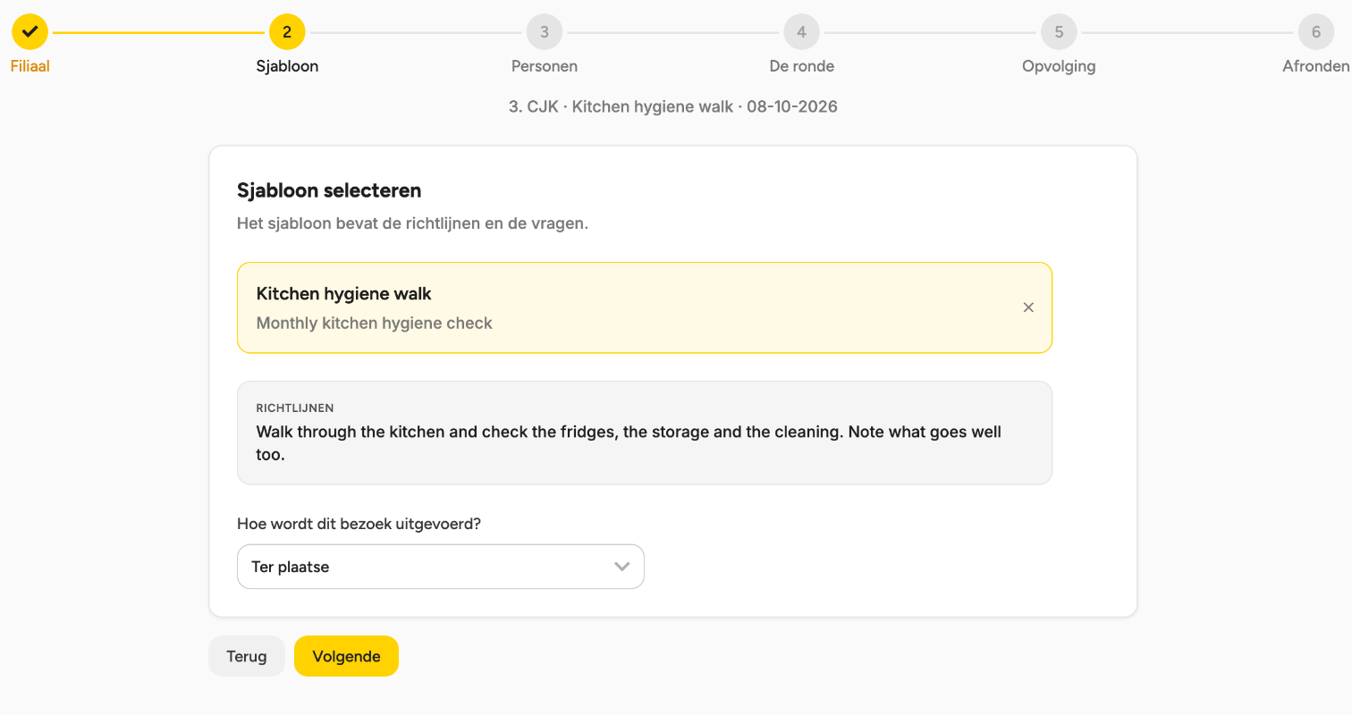 Stap 2 Sjabloon van een veiligheidsronde met het sjabloon Kitchen hygiene walk gekozen, de richtlijnen en de keuze Ter plaatse geselecteerd