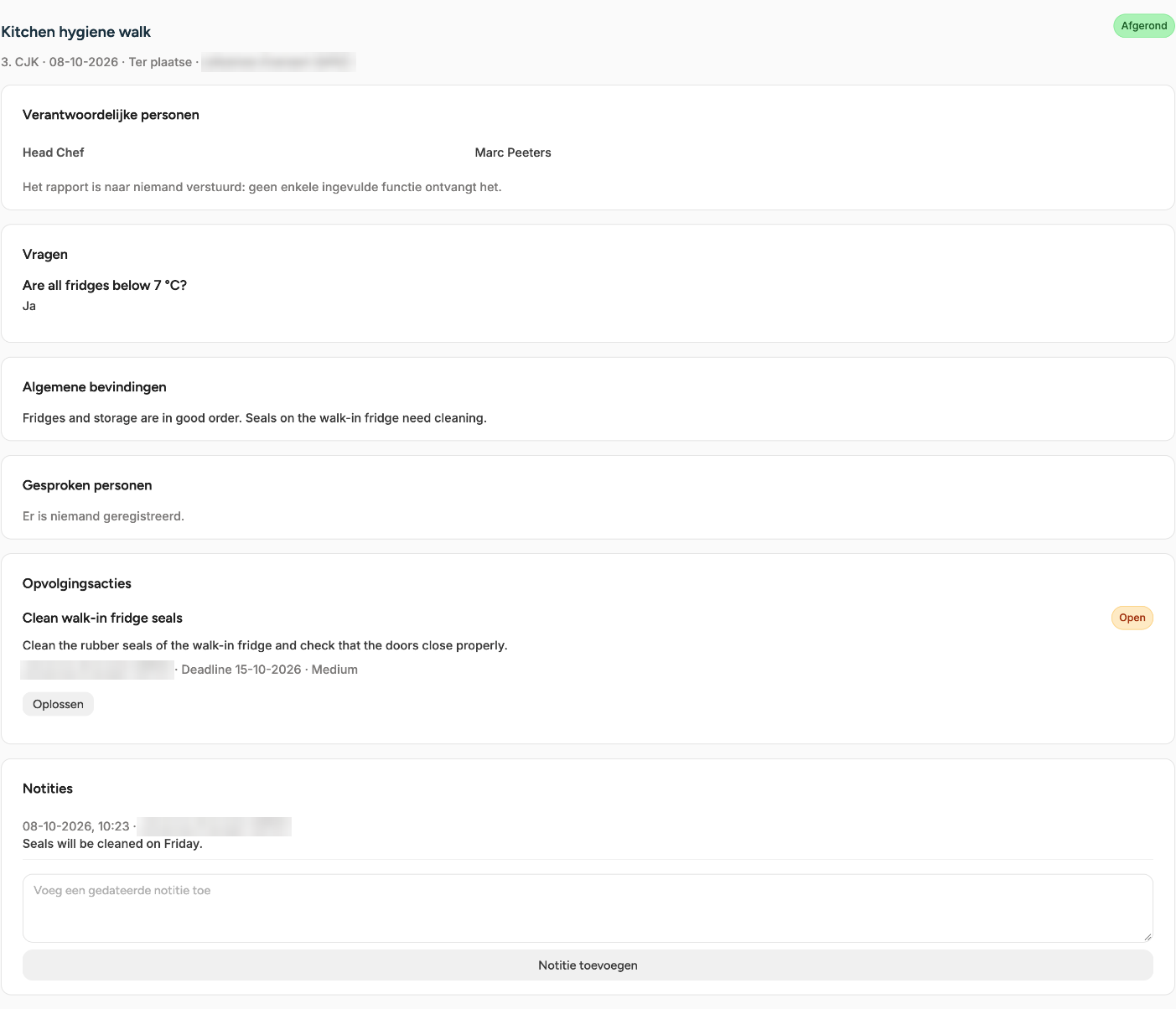 Een afgeronde veiligheidsronde met het label Afgerond, de kaart Verantwoordelijke personen, een opvolgingsactie met de status Open en de knop Oplossen, en het vak Notities met één gedateerde notitie